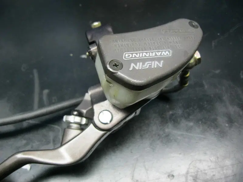 MV Agusta F4 impianto freno anteriore Brembo (2)