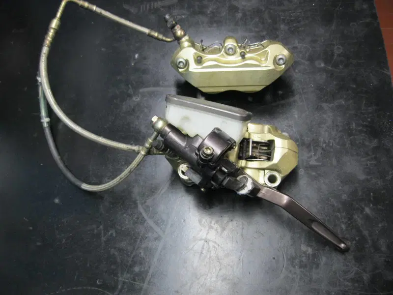 MV Agusta F4 impianto freno anteriore Brembo