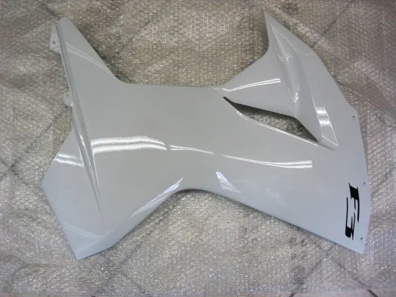 MV Agusta F3 675 bianca fiancata destra (3)