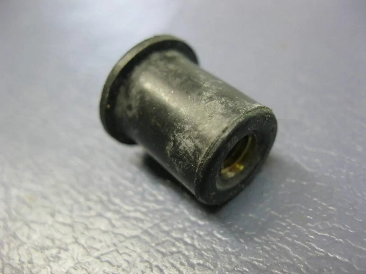 Cagiva Mito 125 gommino carenatura 800048245 (2)