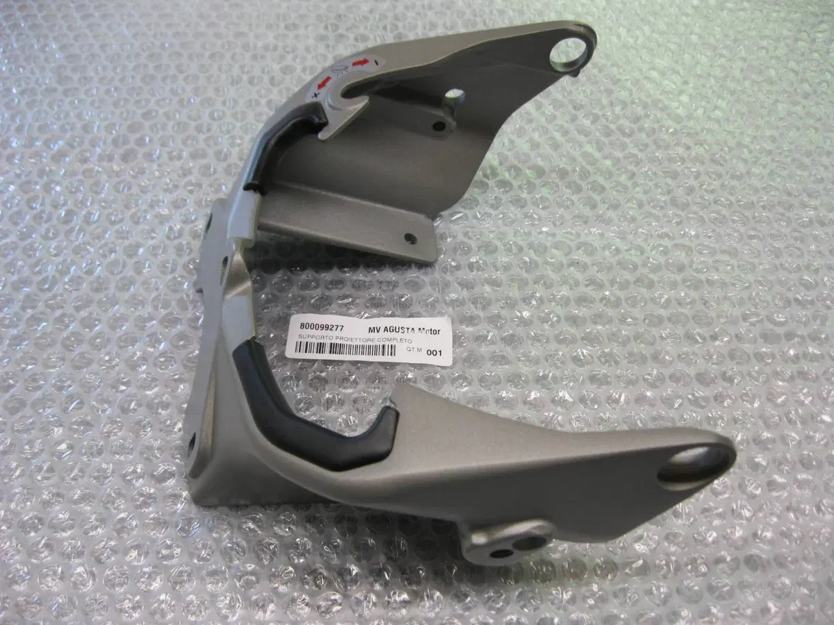 MV Agusta Brutale supporto fanale anteriore (3)