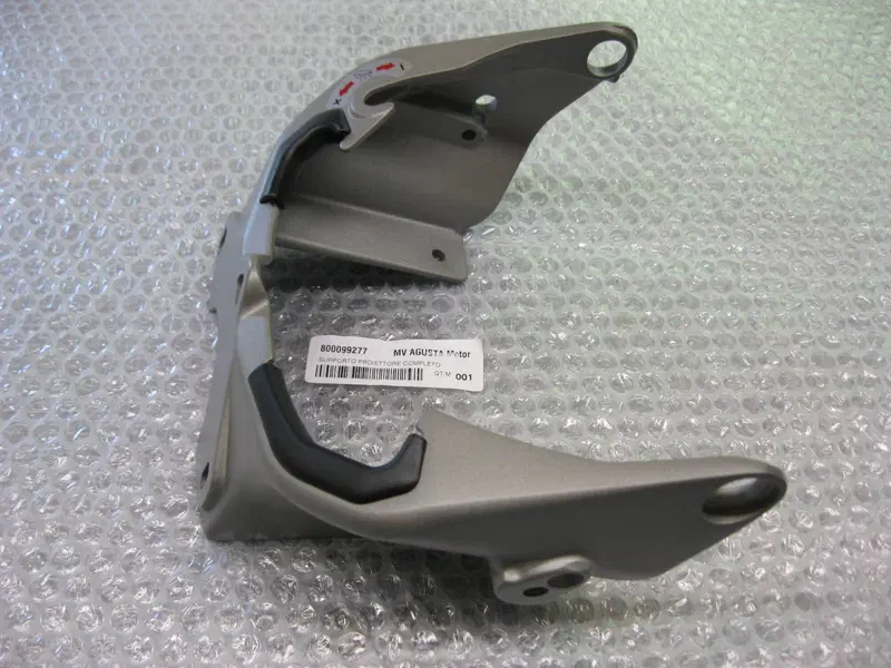 MV Agusta Brutale supporto fanale anteriore (3)