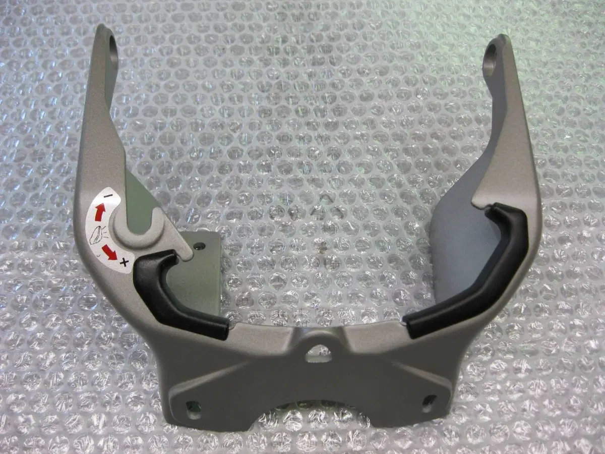MV Agusta Brutale supporto fanale anteriore (2)