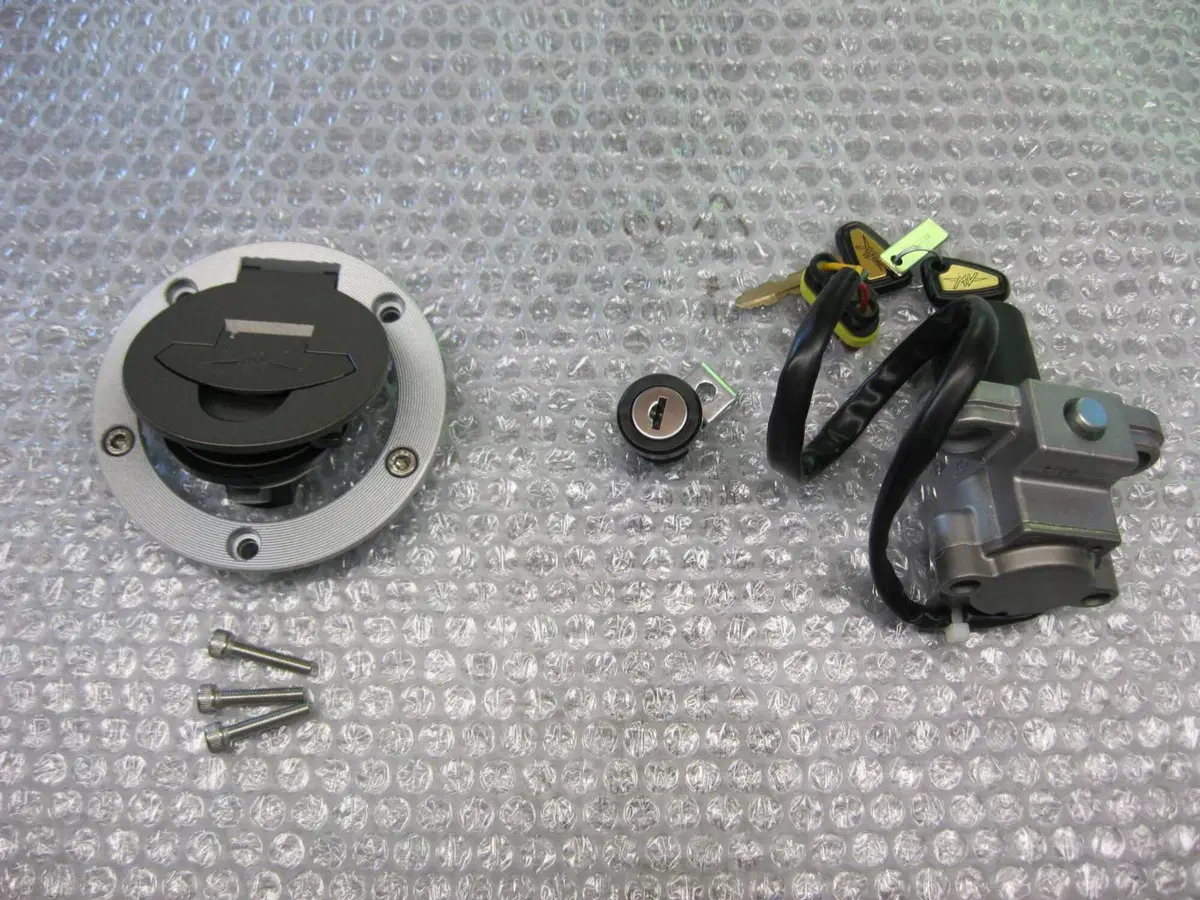 MV Agusta B4 - F4 kit blocchetto e serrature (3)