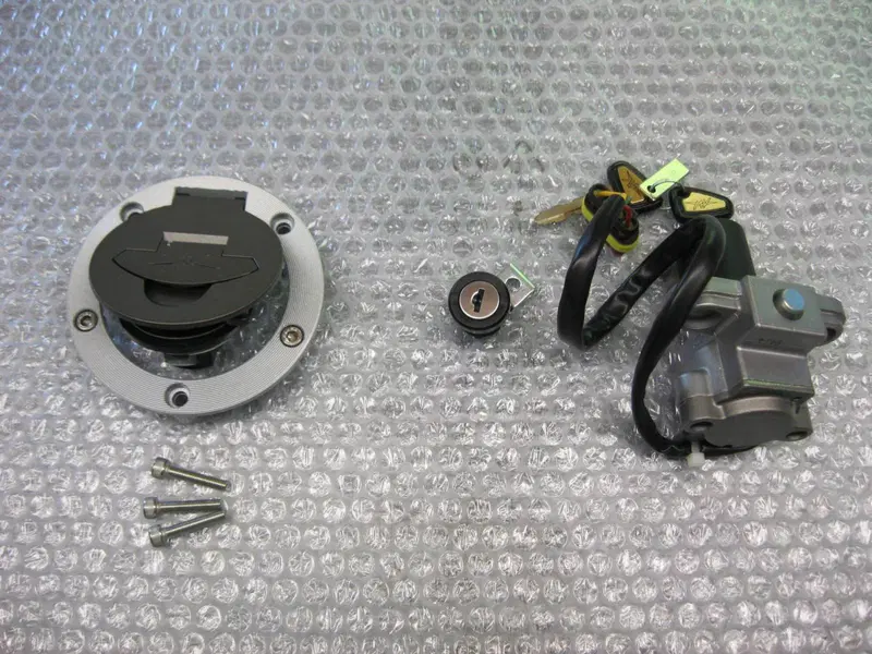 MV Agusta B4 - F4 kit blocchetto e serrature (3)