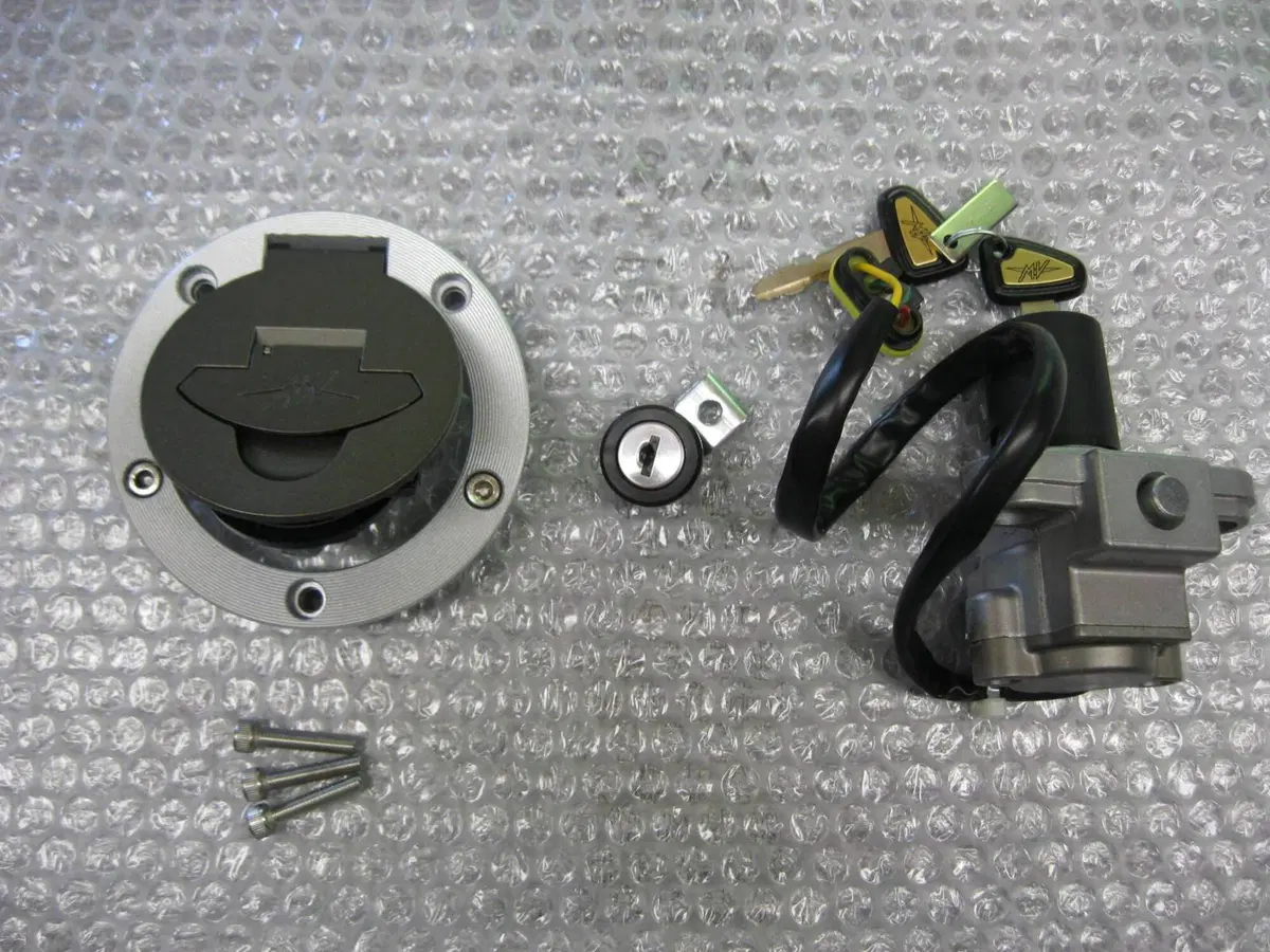 MV Agusta B4 - F4 kit blocchetto e serrature (5)