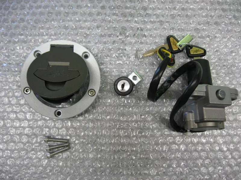 MV Agusta B4 - F4 kit blocchetto e serrature (5)