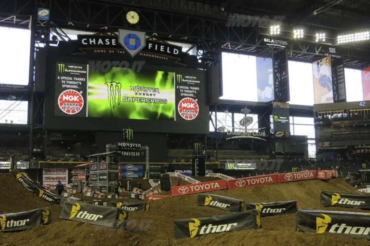 Le foto più spettacolari del Supercross di Phoenix  (16)