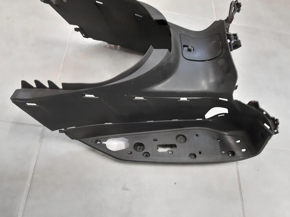 Carena pavimento Yamaha X MAX 250 06/09 (4)