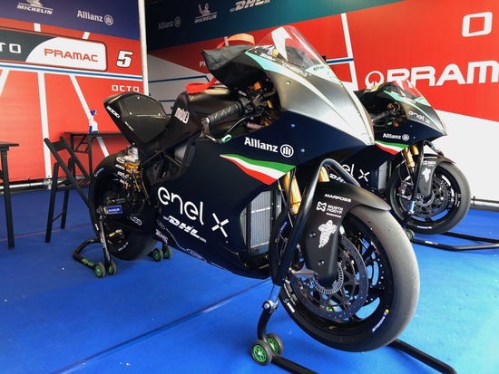 Il team Pramac nell'ePaddock di Valencia