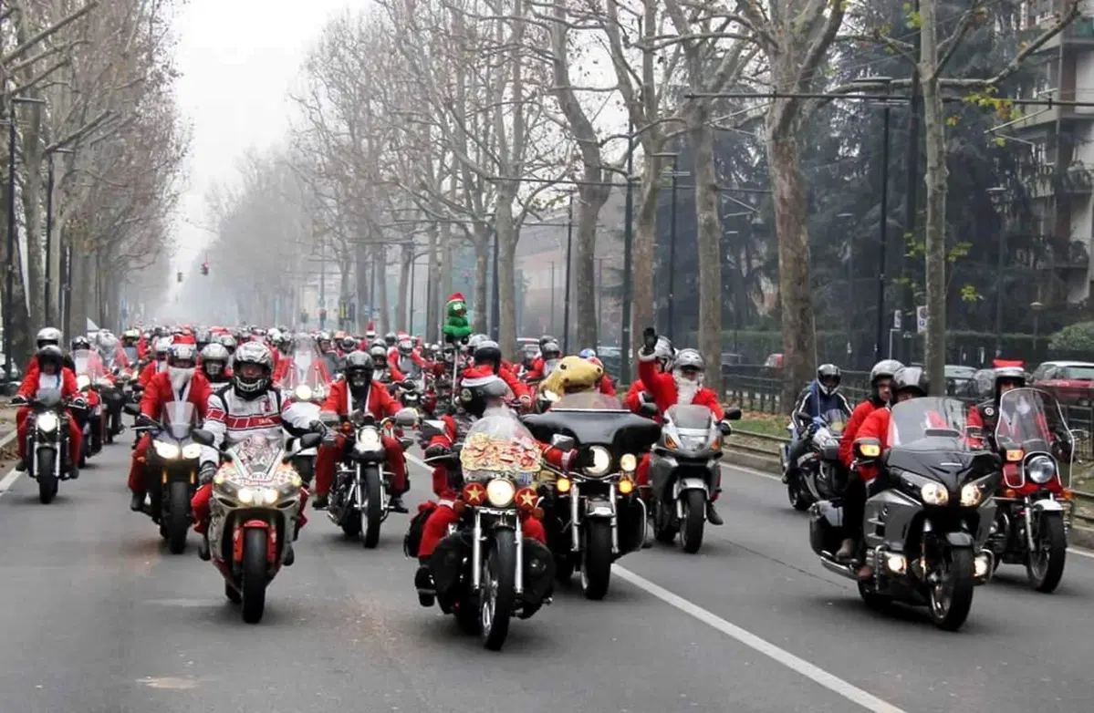 Raduno dei Babbi Natale: 1 dicembre a Torino (2)