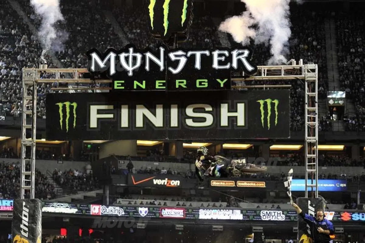 Le foto più spettacolari del Supercross di Phoenix  (87)