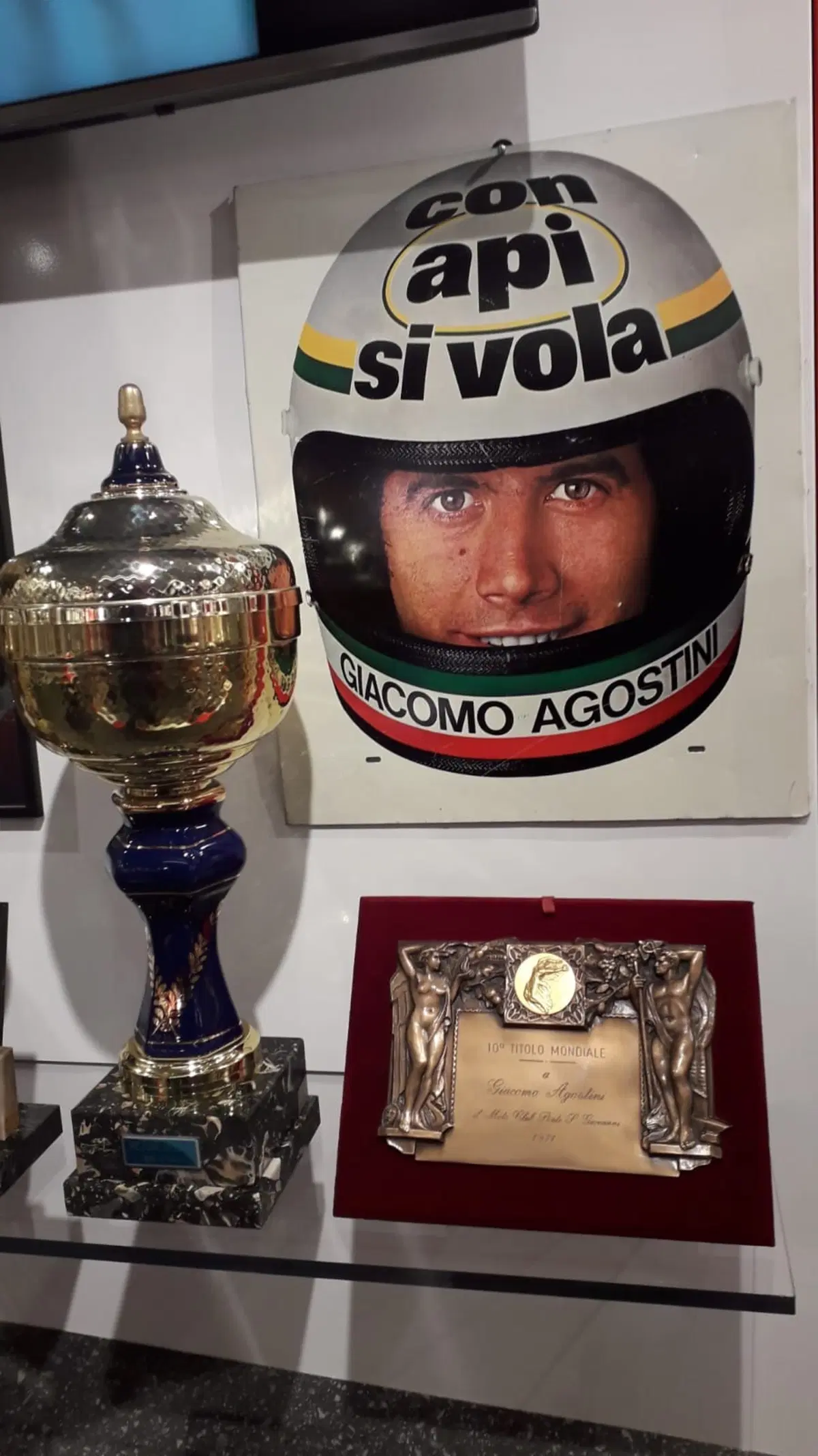 Giacomo Agostini e la nuova sala dei suoi trofei a Bergamo (18)
