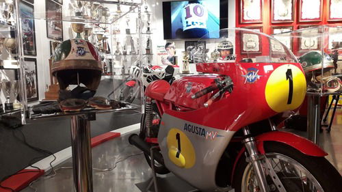 Giacomo Agostini e la nuova sala dei suoi trofei a Bergamo (6)