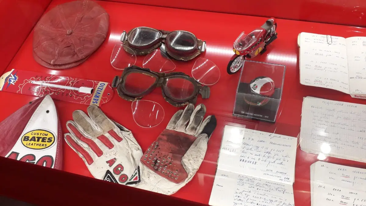 Giacomo Agostini e la nuova sala dei suoi trofei a Bergamo (14)