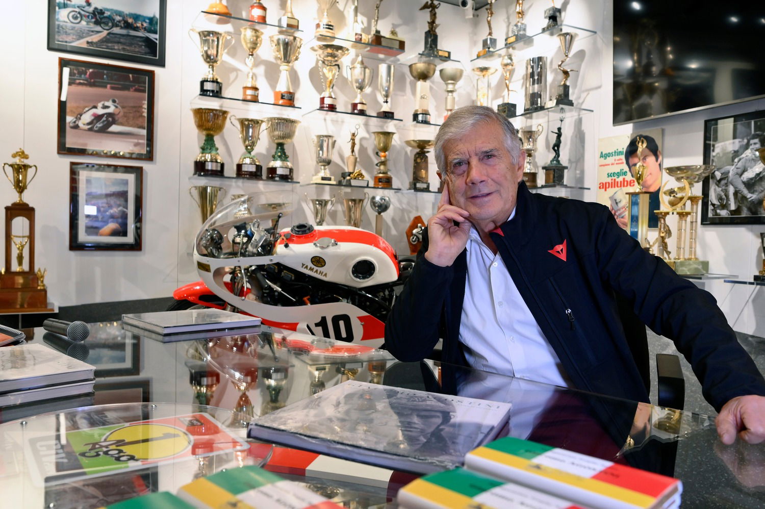 Giacomo Agostini e la nuova sala dei suoi trofei a Bergamo