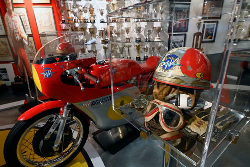 Giacomo Agostini e la nuova sala dei suoi trofei a Bergamo (8)