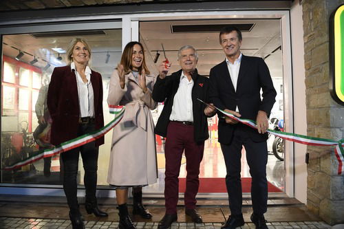 Giacomo Agostini e la nuova sala dei suoi trofei a Bergamo (2)