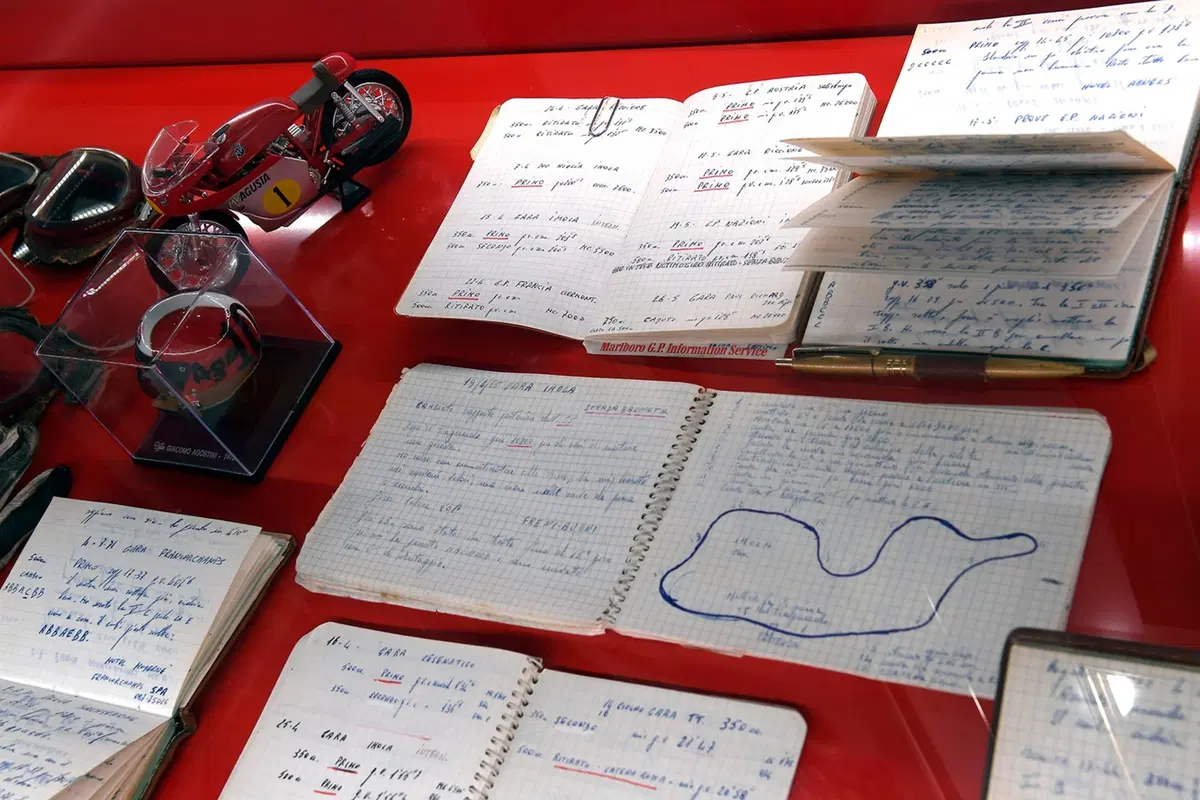 Giacomo Agostini e la nuova sala dei suoi trofei a Bergamo (13)