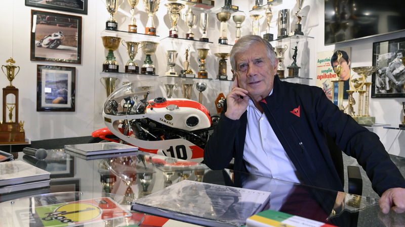 Giacomo Agostini e la nuova sala dei suoi trofei a Bergamo