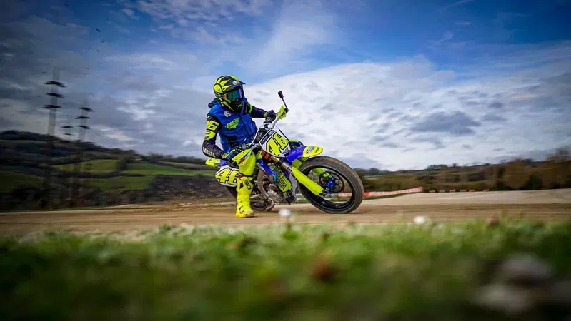 "100 km dei Campioni": vincono Valentino Rossi e Luca Marini