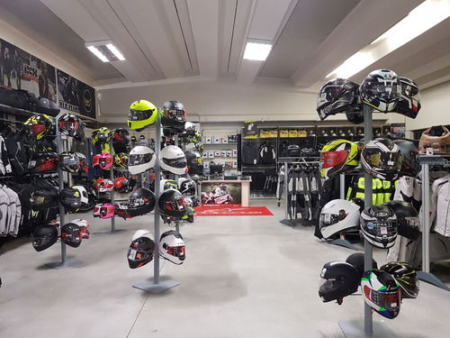 Motoabbigliamento.it inaugura un nuovo punto vendita a Milano (3)