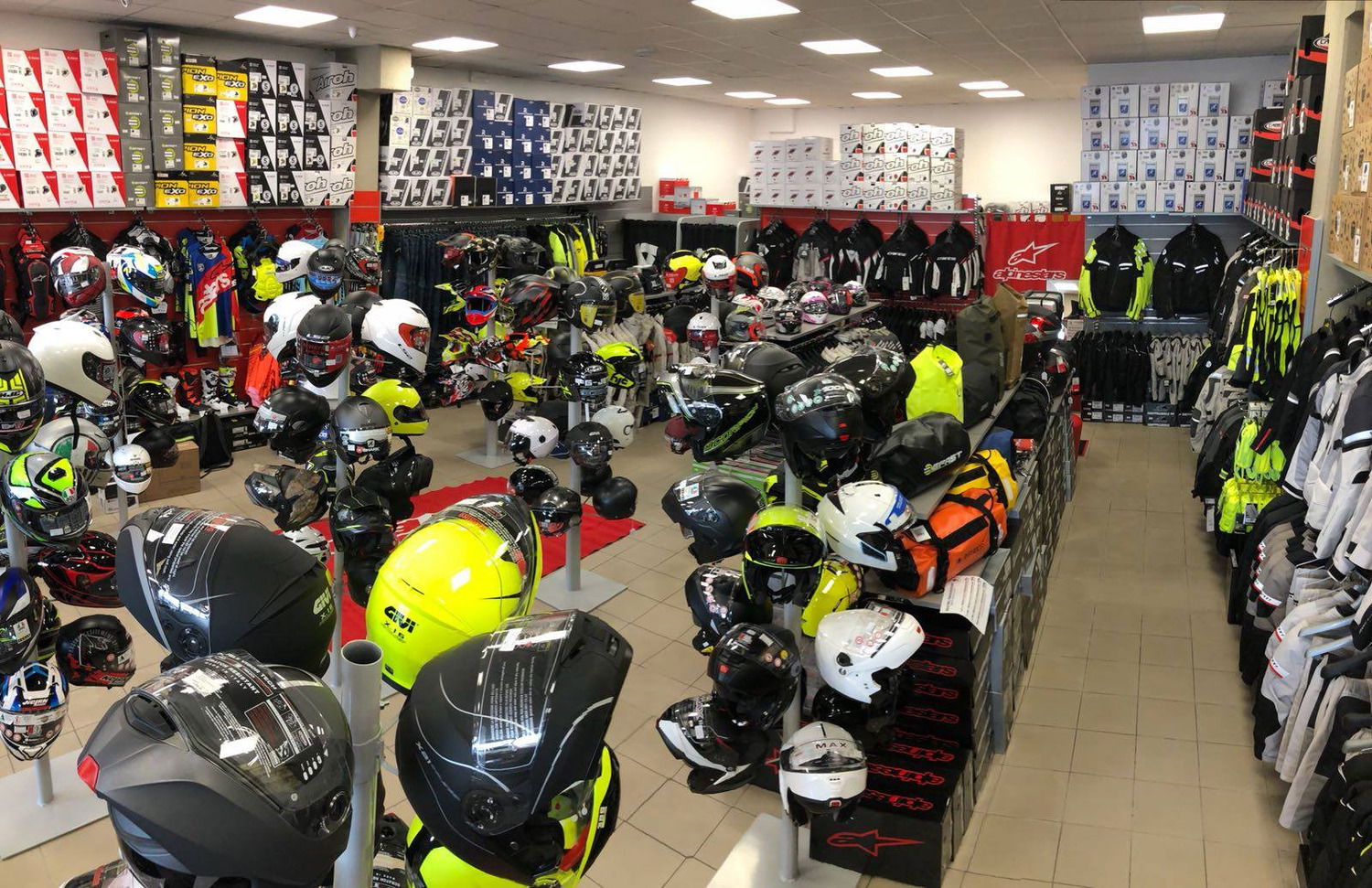 Motoabbigliamento.it inaugura un nuovo punto vendita a Milano