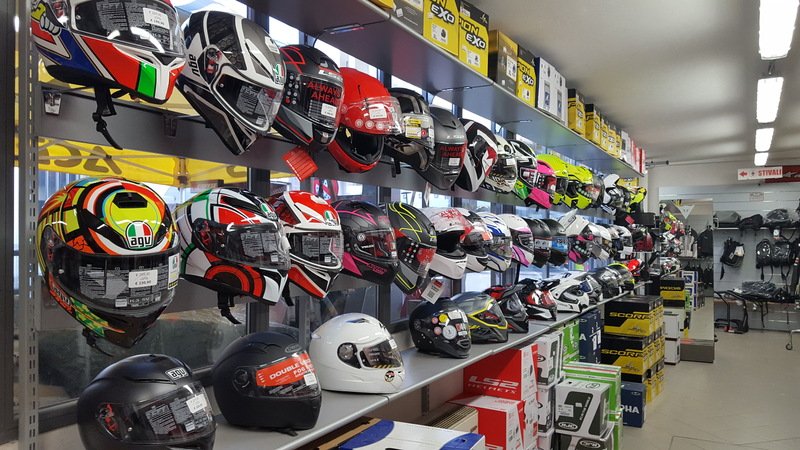 Motoabbigliamento.it inaugura un nuovo punto vendita a Milano