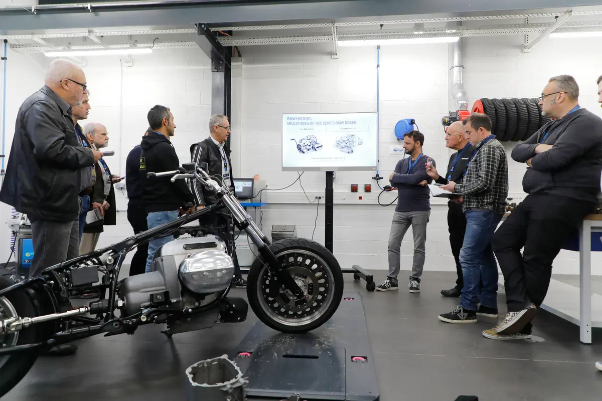 BMW presenta il Big Boxer 1800 cc al centro di sperimentazione di Miramas (4)