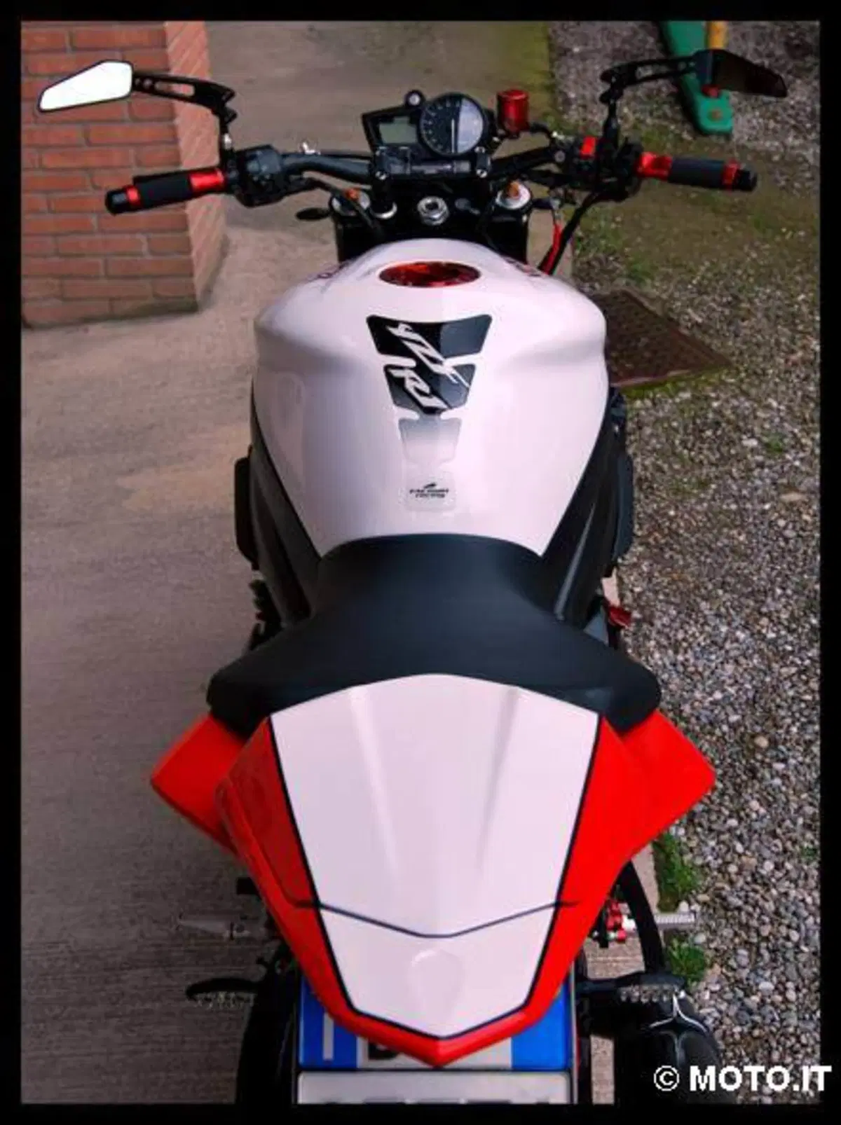 Le Strane di Moto.it: Yamaha R1 Streetfighter