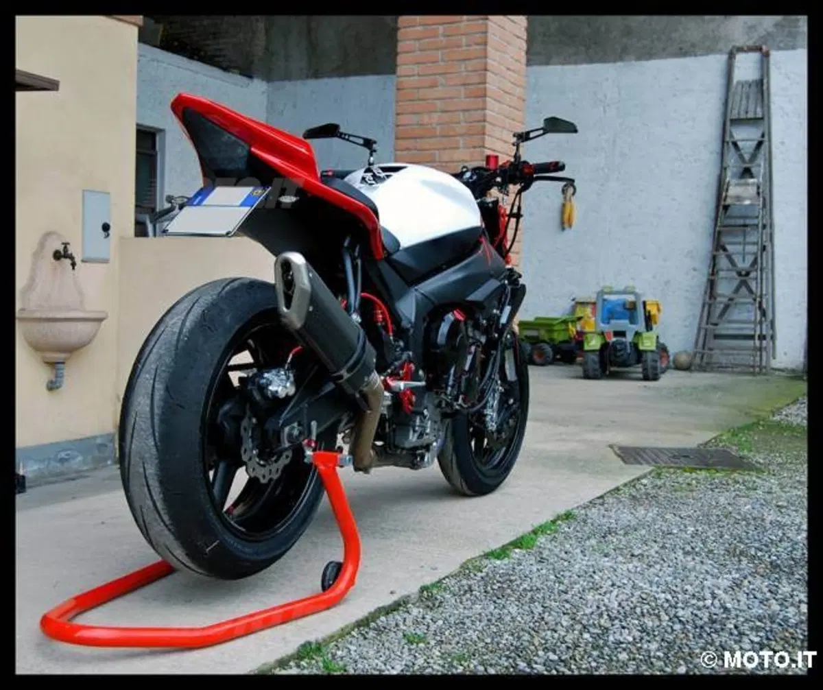 Le Strane di Moto.it: Yamaha R1 Streetfighter (4)