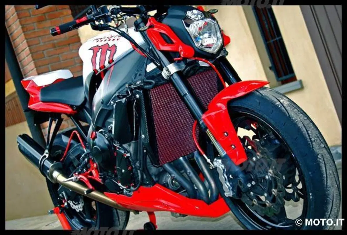 Le Strane di Moto.it: Yamaha R1 Streetfighter (5)