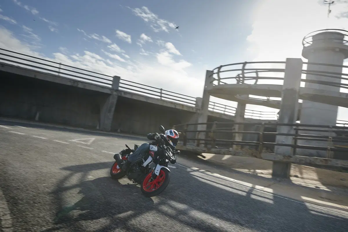 Yamaha MT-125 2020: look e grinta della MT-09 a portata di patente A1 (23)
