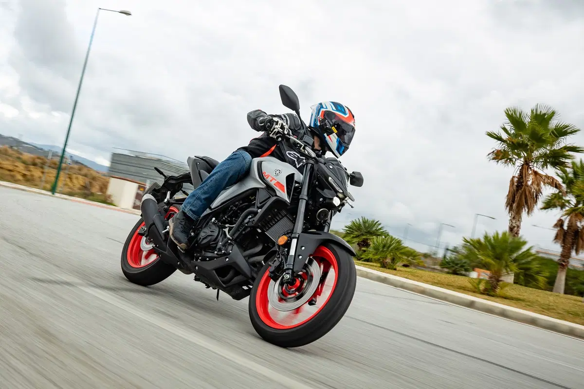 Yamaha MT-03 2020: la fun-bike diventa più facile e divertente (16)