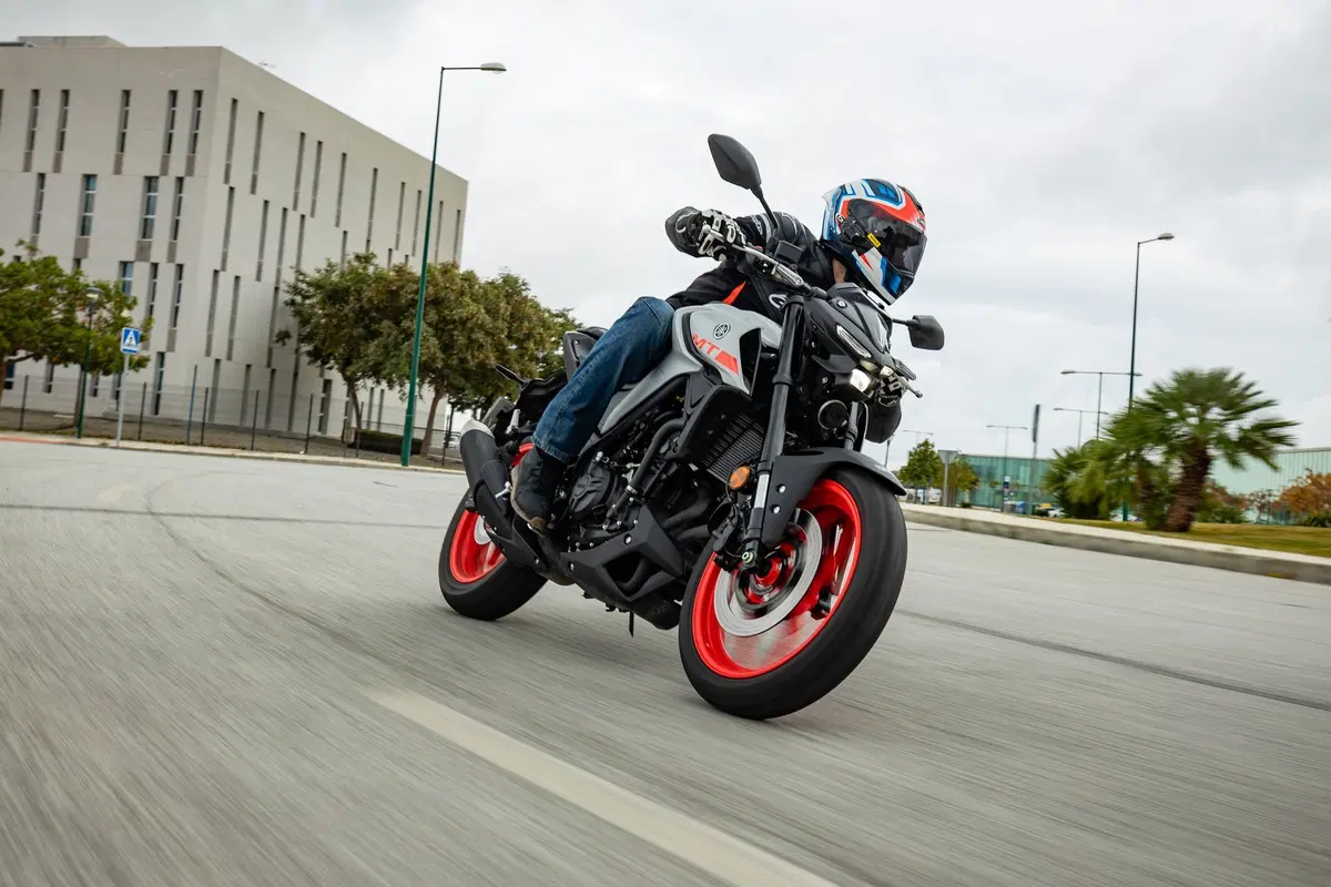 Yamaha MT-03 2020: la fun-bike diventa più facile e divertente (9)
