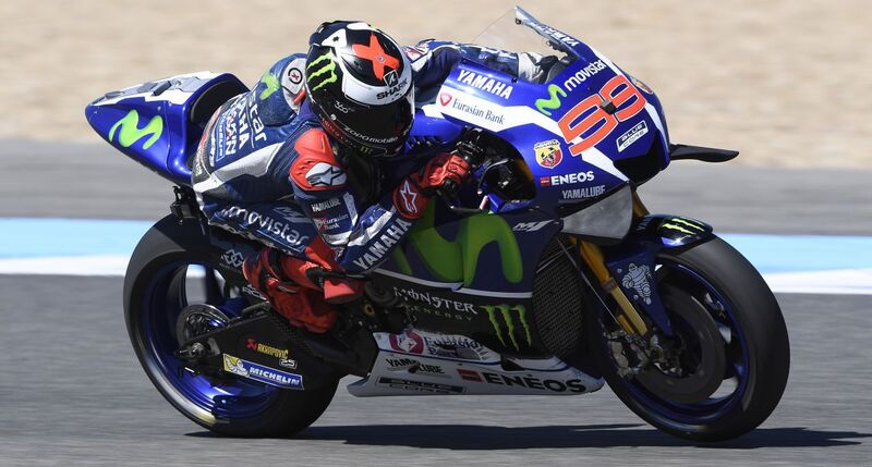 Lorenzo nei test di Jerez con la Yamaha dotata di appendici aerodinamiche