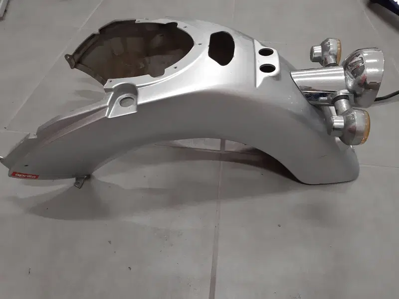Parafango carena posteriore Aprilia Scarabeo (3)