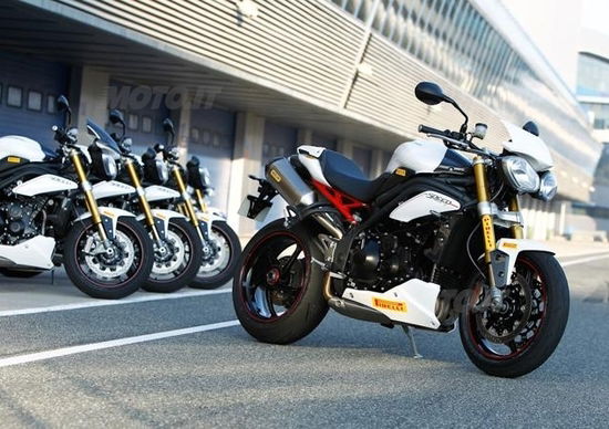 I Pirelli Diablo Supercorsa equipaggiano la Triumph Speed Triple R