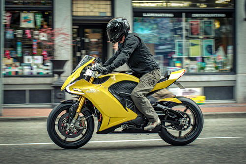 Damon Hypersport Pro. La moto con co-pilota e geometrie variabili (2)