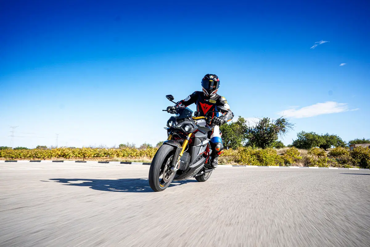 Energica Eva Ribelle 2020 TEST. Più cattiva, più veloce, più guidabile