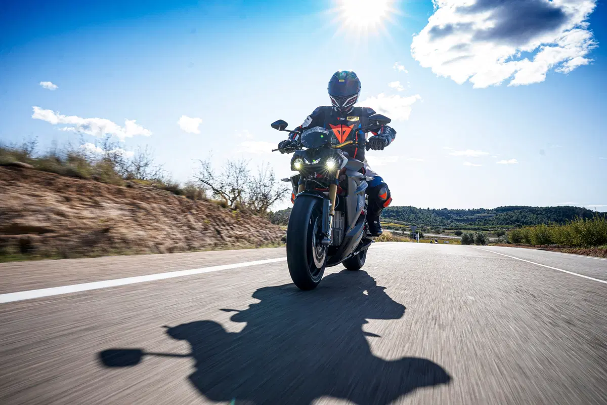 Energica Eva Ribelle 2020 TEST. Più cattiva, più veloce, più guidabile (3)