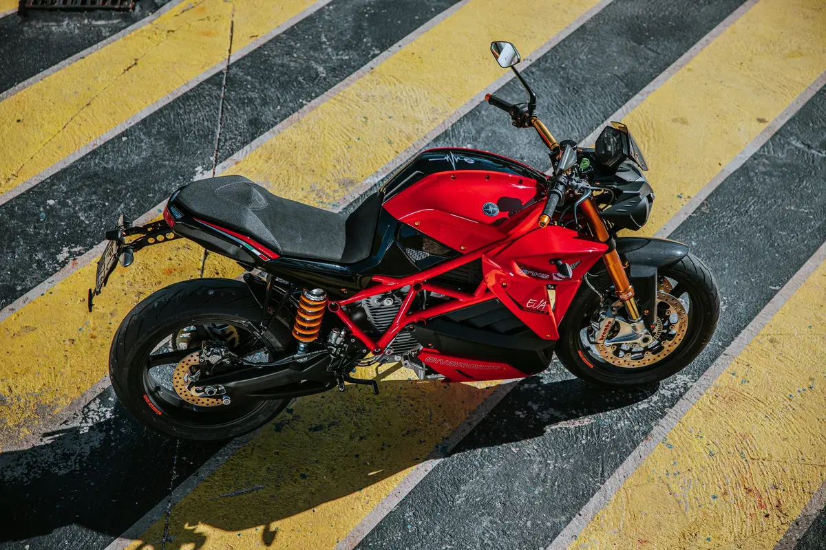 Energica Eva Ribelle 2020 TEST. Più cattiva, più veloce, più guidabile (2)