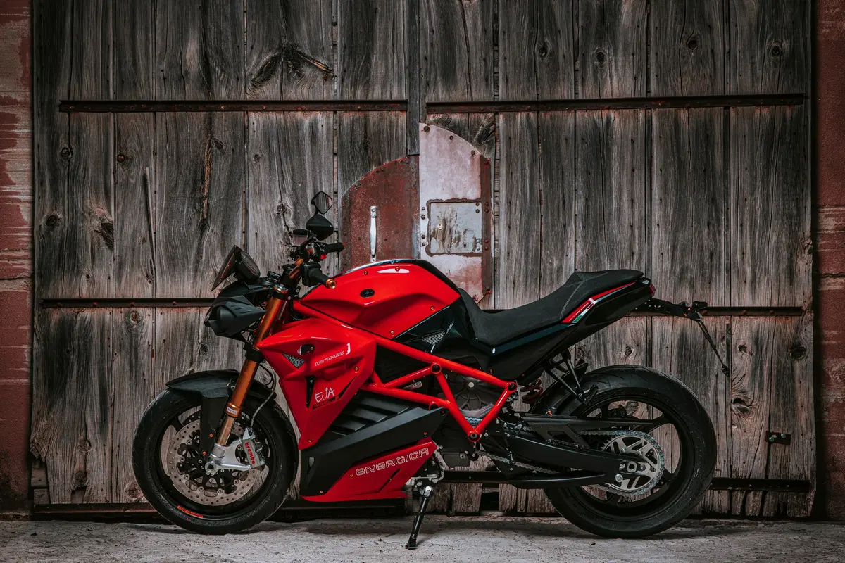 Energica Eva Ribelle 2020 TEST. Più cattiva, più veloce, più guidabile