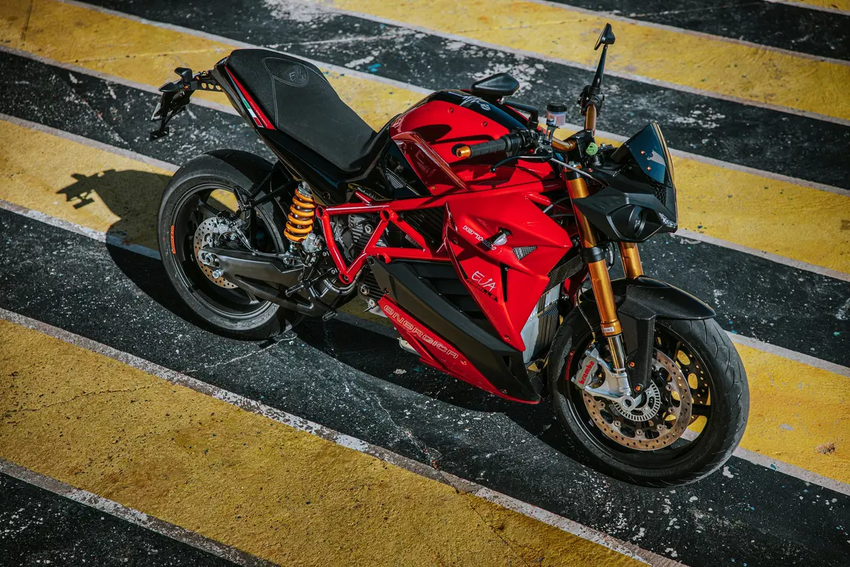 Energica Eva Ribelle 2020 TEST. Più cattiva, più veloce, più guidabile (3)