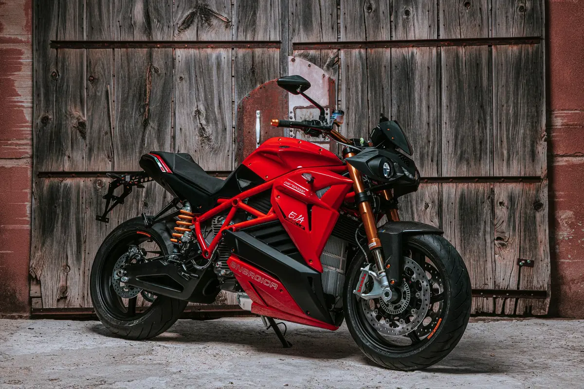 Energica Eva Ribelle 2020 TEST. Più cattiva, più veloce, più guidabile (4)