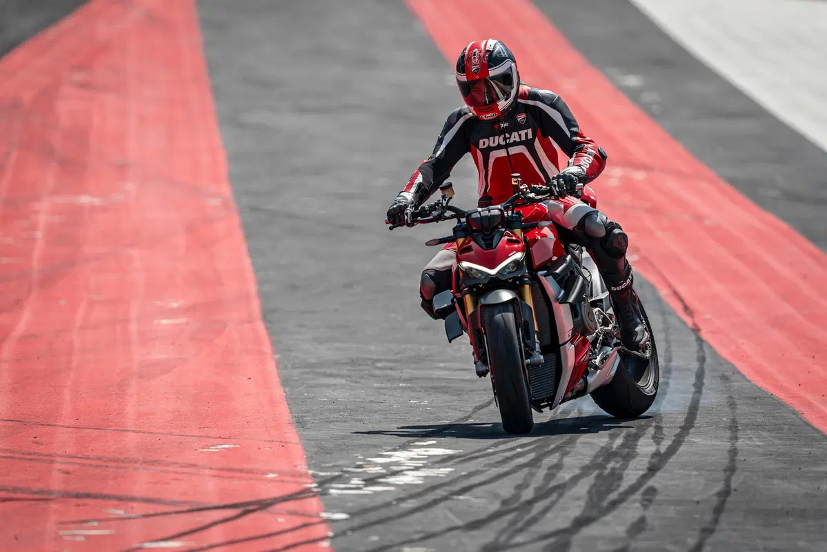 Ducati Streetfighter V4: foto, video, dati e prezzi (19)