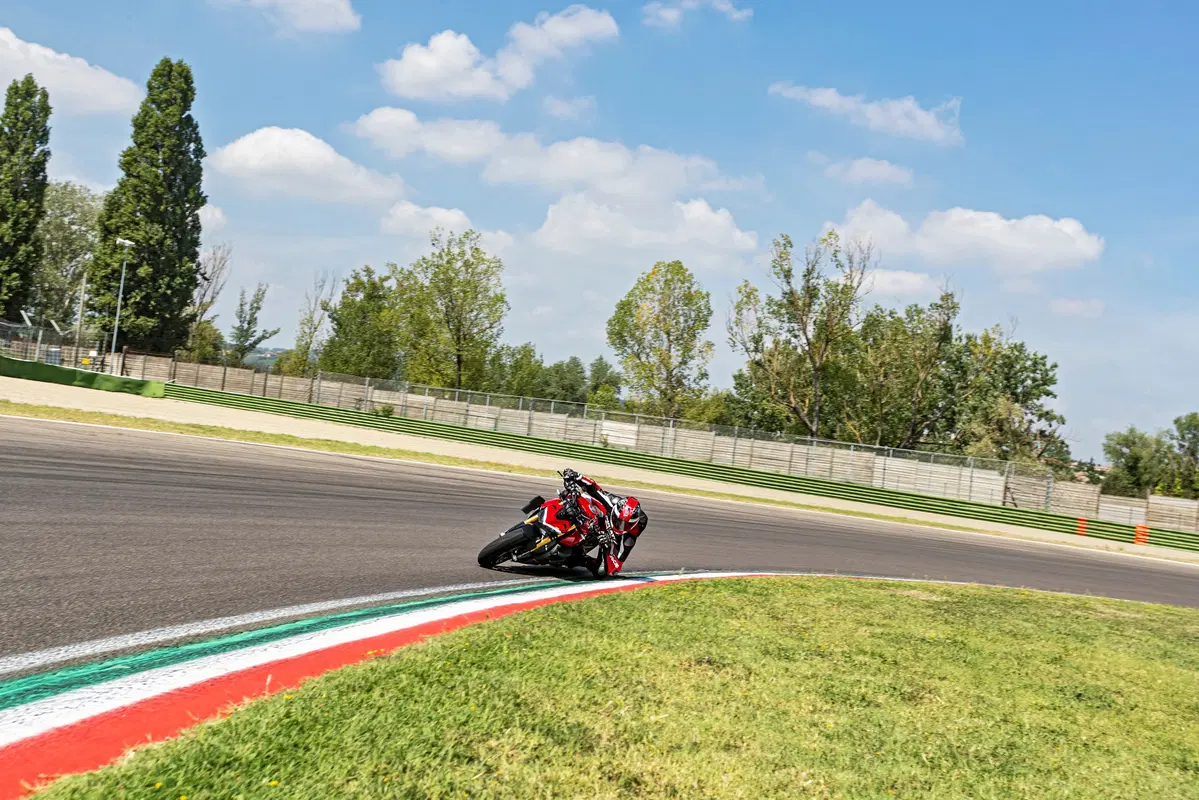 Ducati Streetfighter V4: foto, video, dati e prezzi (43)