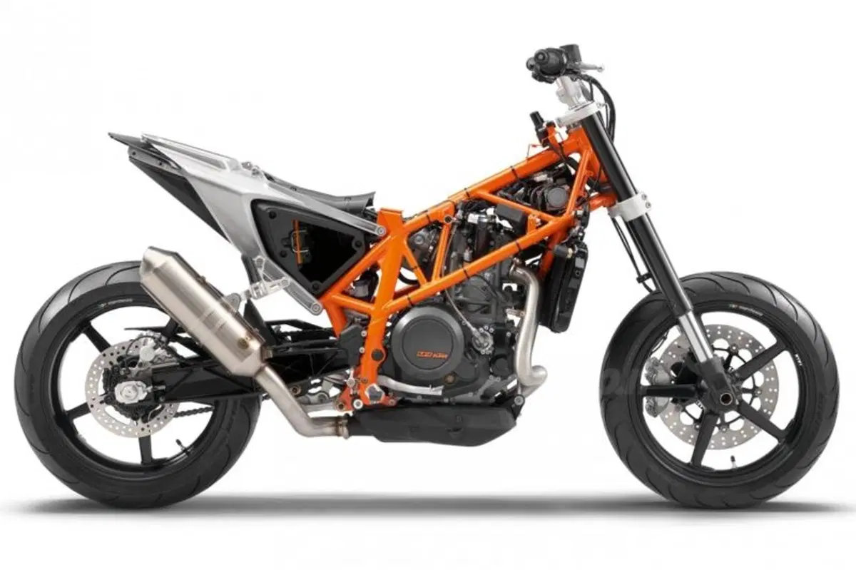 Al debutto il Campionato Europeo Junior KTM in sella alla 690 Duke (5)