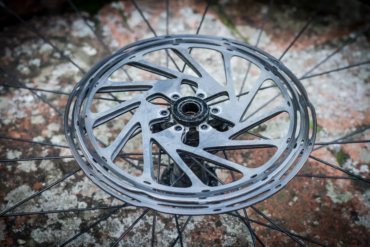 Freni eBike. Passare ai dischi da 220 mm conviene... anche al portafoglio (10)