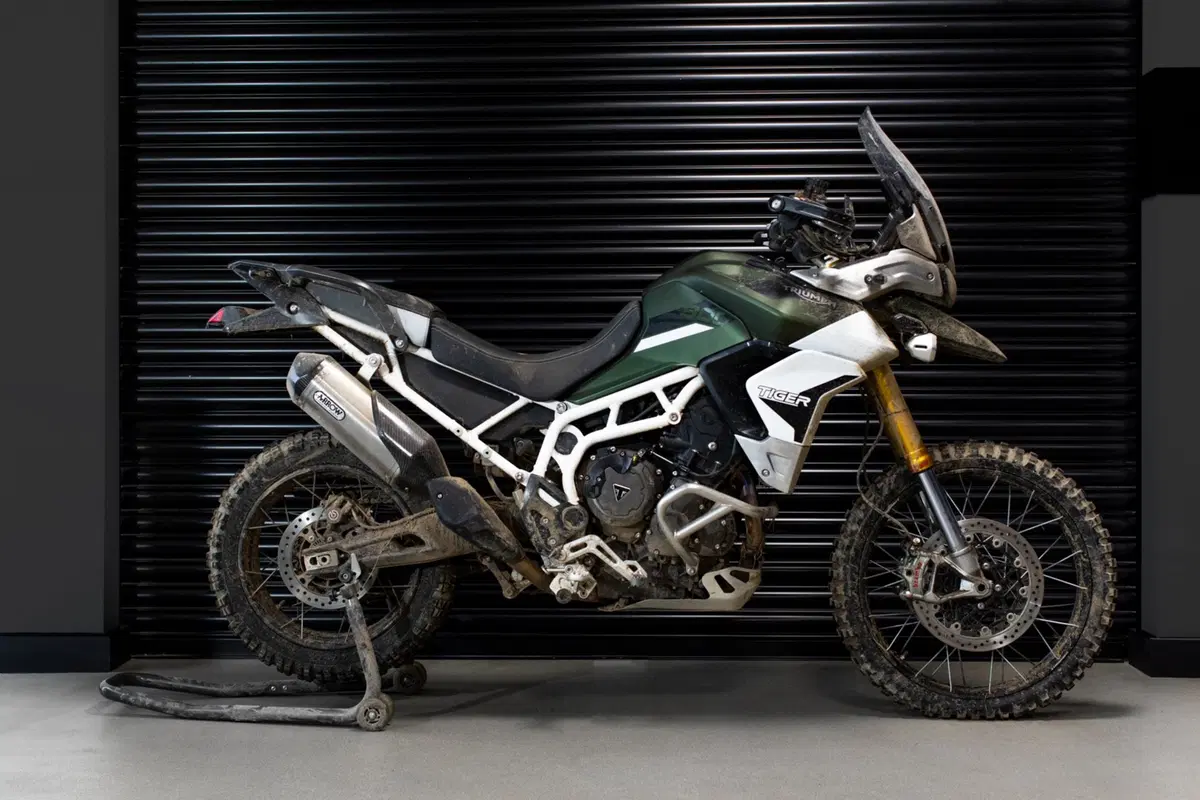 James Bond: in 'No Time to Die' compariranno le nuove Triumph Tiger 900 e Scrambler 1200 (3)